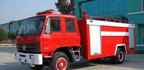 東風153水罐消防車與散裝飼料車 專業車輛的雙重使命與選擇指南